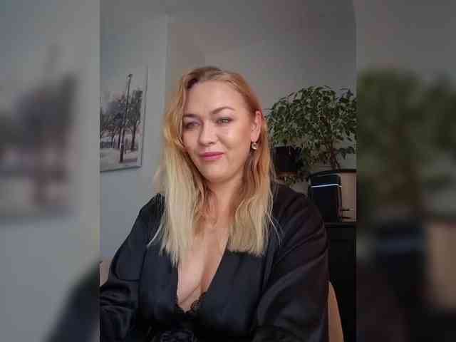 Yesenia-1 webcam