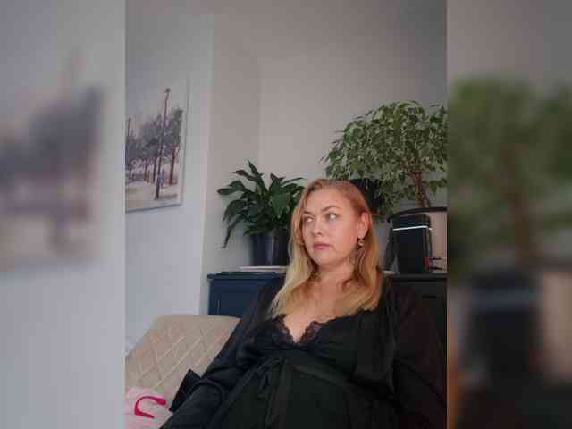 Yesenia-1 webcam