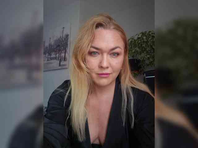 Yesenia-1 webcam