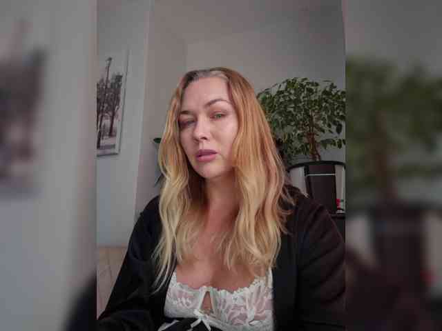 Yesenia-1 webcam