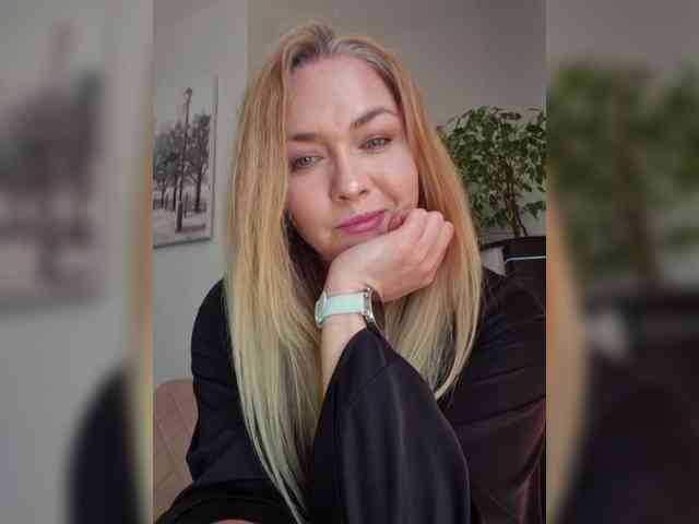 Yesenia-1 webcam