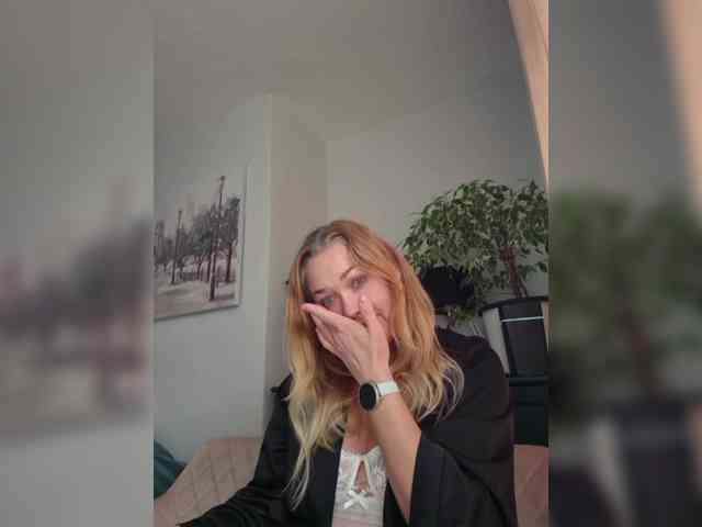 Yesenia-1 webcam