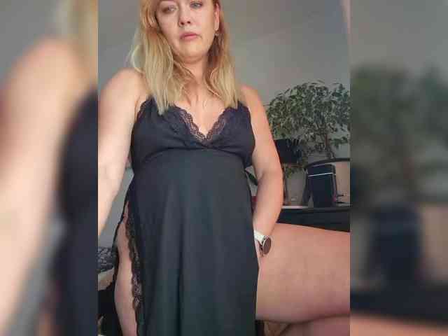Yesenia-1 webcam