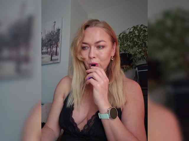 Yesenia-1 webcam