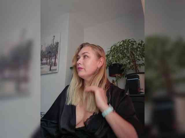 Yesenia-1 webcam