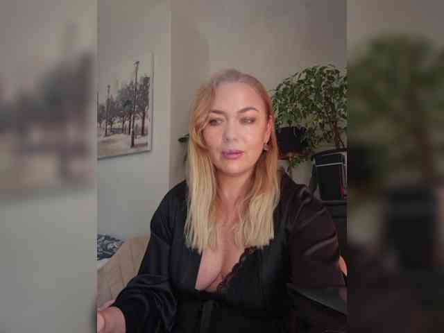 Yesenia-1 webcam
