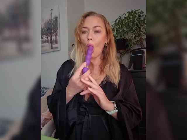 Yesenia-1 webcam