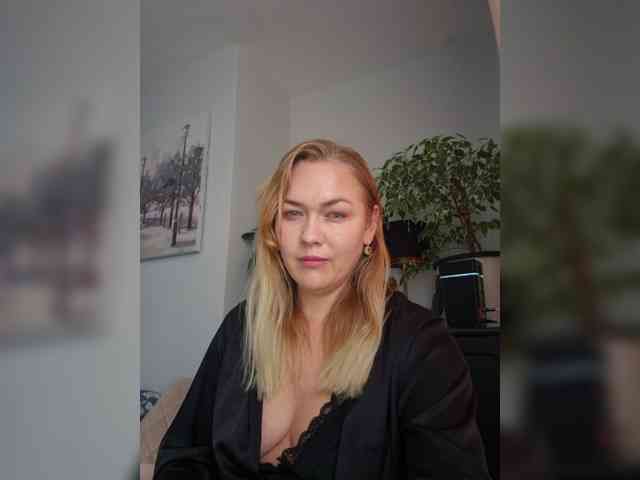 Yesenia-1 webcam