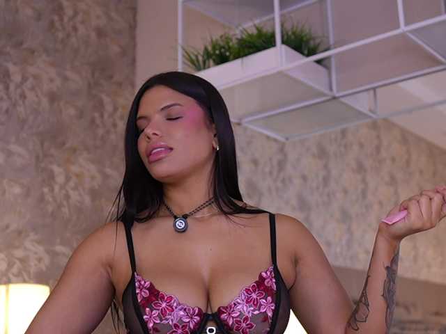 JadaKai live cam on BongaCams