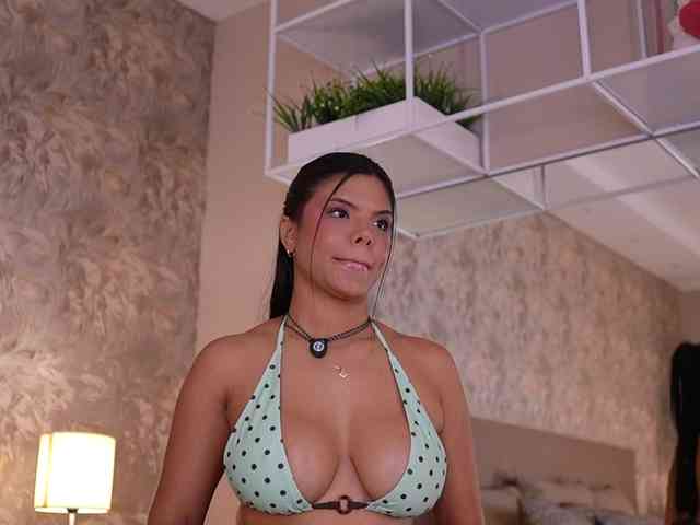 JadaKai webcam