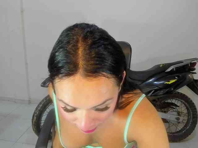 Liayoung1 Live Webcam on BongaCams