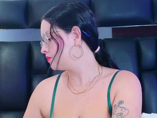 DahianaMoss's BongaCams show and profile