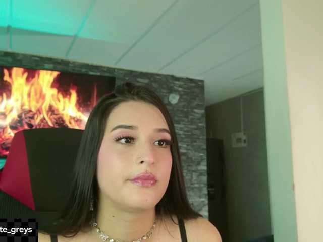 Charlotte-greys live cam on BongaCams