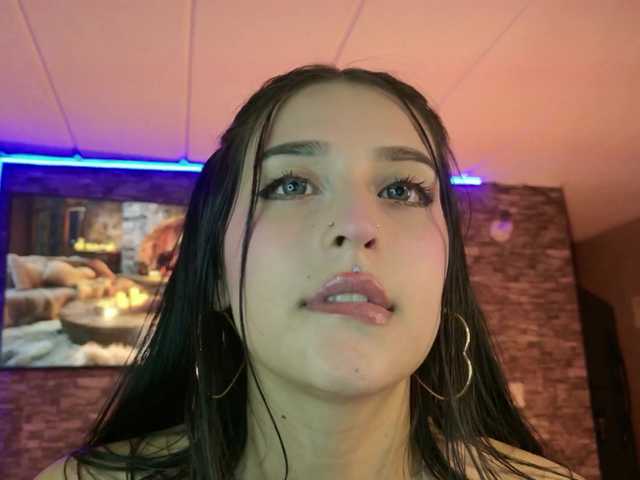 Charlotte-greys live cam on BongaCams