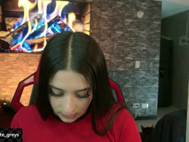 Charlotte-greys live cam on BongaCams