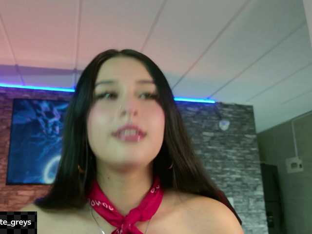 Charlotte-greys live cam on BongaCams