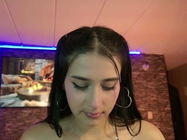 Charlotte-greys live cam on BongaCams