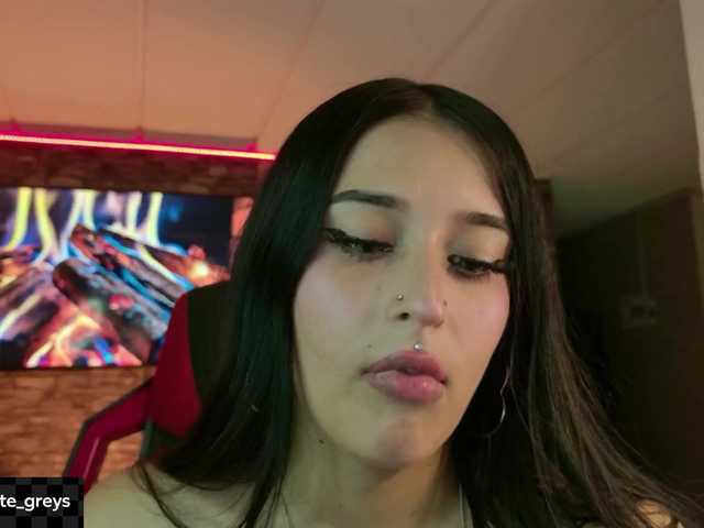 Charlotte-greys live cam on BongaCams