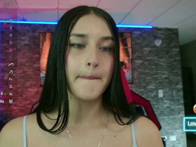 Charlotte-greys live cam on BongaCams