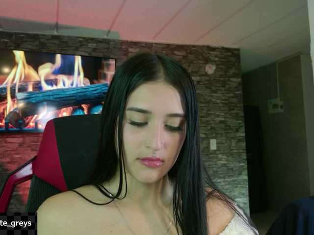 Charlotte-greys live cam on BongaCams
