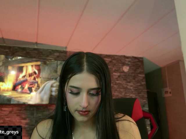 Charlotte-greys live cam on BongaCams