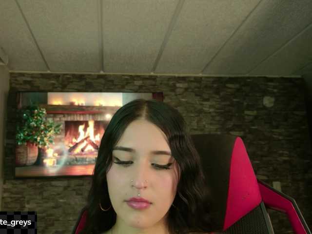Charlotte-greys live cam on BongaCams