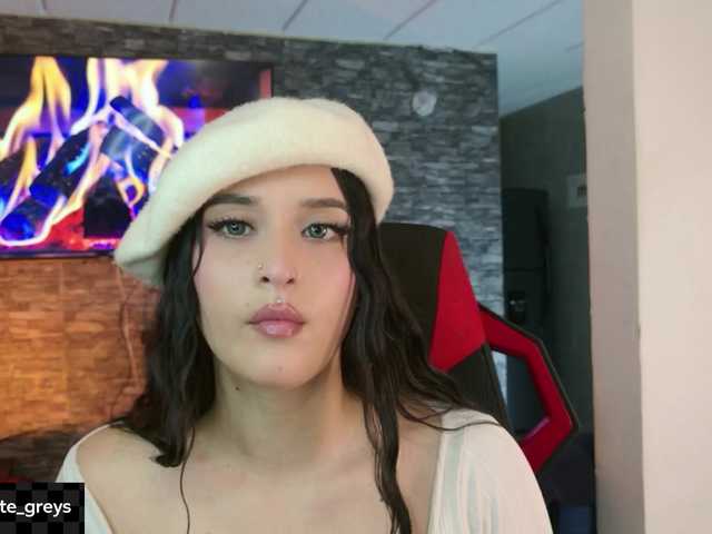 Charlotte-greys live cam on BongaCams