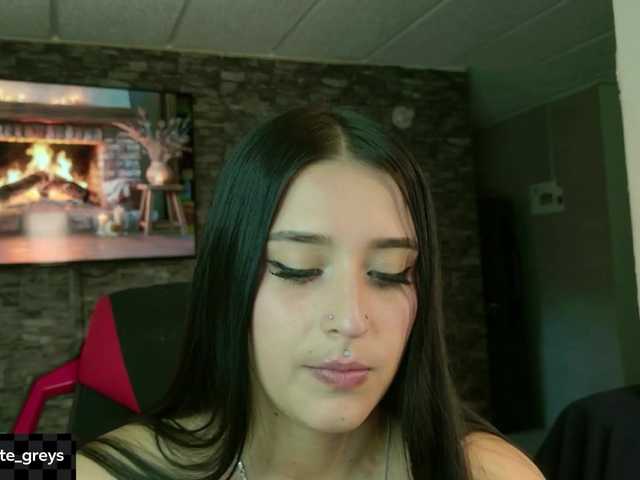 Charlotte-greys live cam on BongaCams