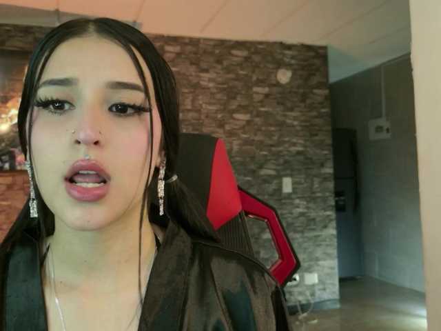 Charlotte-greys live cam on BongaCams