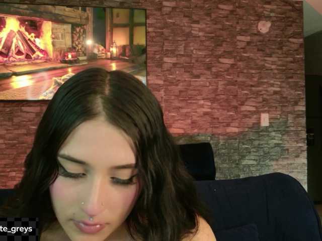 Charlotte-greys live webcam show