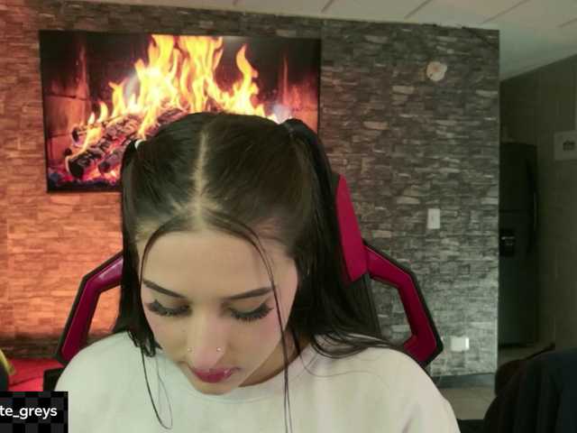 Charlotte-greys live cam on BongaCams