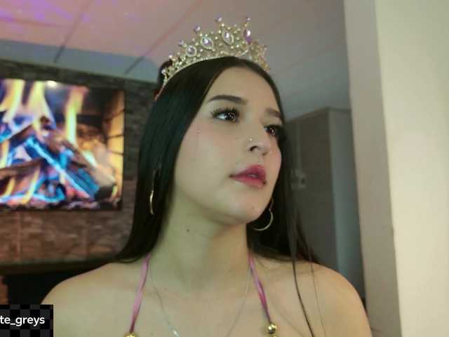 Charlotte-greys live cam on BongaCams