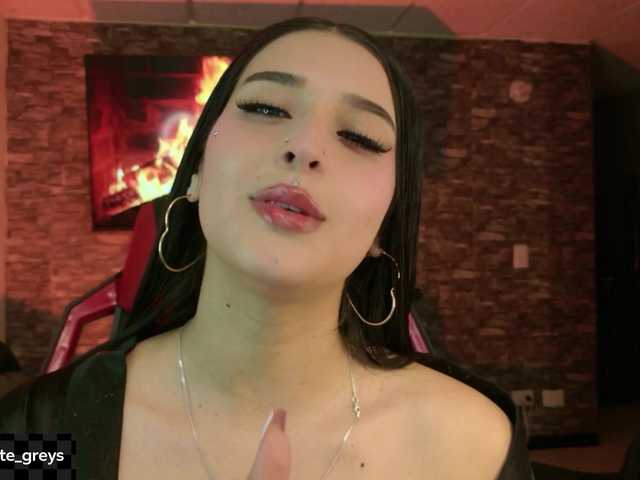 Charlotte-greys live cam on BongaCams