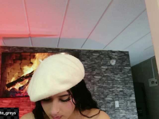 Charlotte-greys live cam on BongaCams