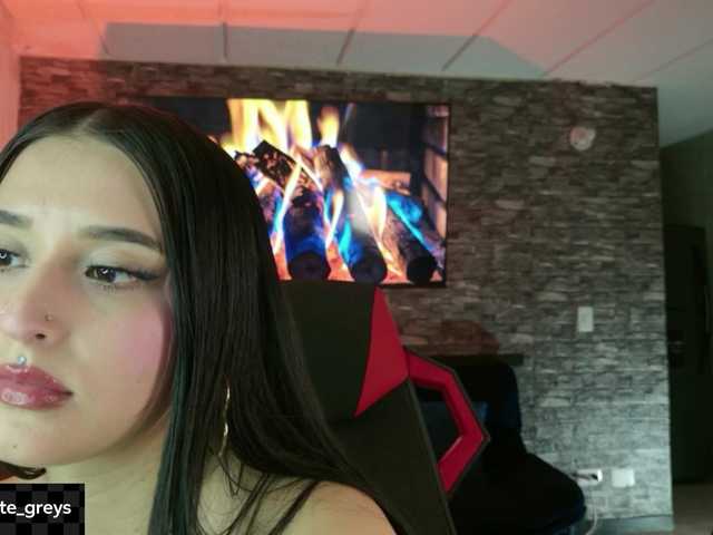 Charlotte-greys live cam on BongaCams
