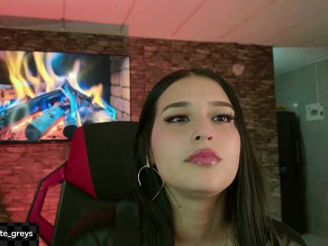 Charlotte-greys live cam on BongaCams