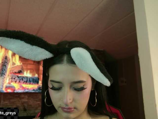 Charlotte-greys live cam on BongaCams