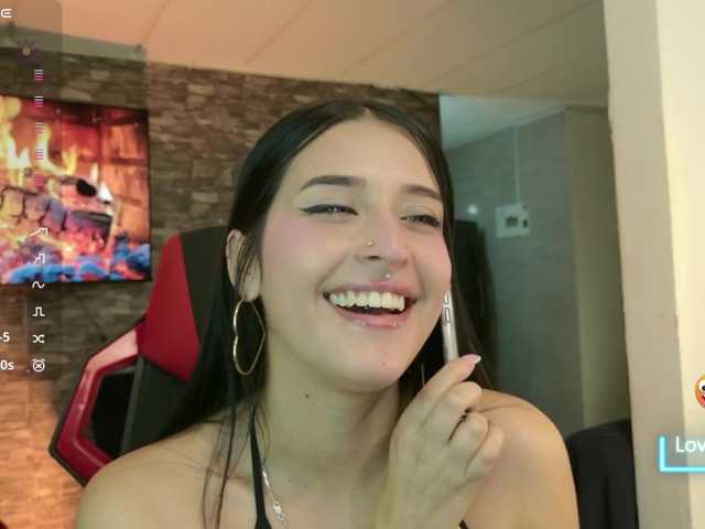Charlotte-greys live cam on BongaCams