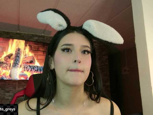 Charlotte-greys live cam on BongaCams