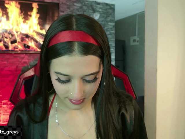 Charlotte-greys live cam on BongaCams