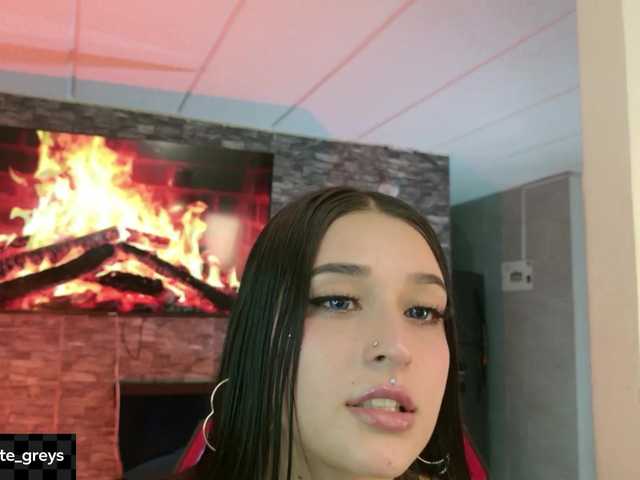 Charlotte-greys live cam on BongaCams