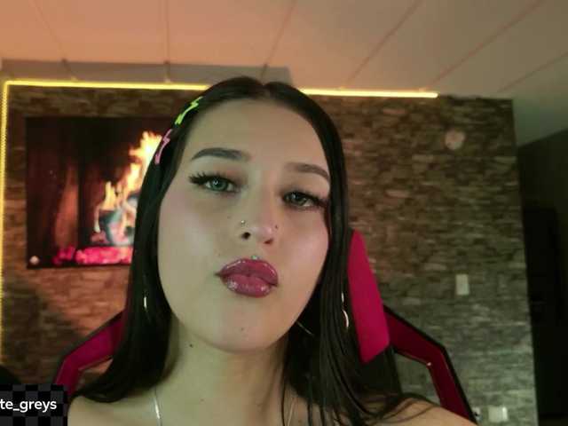 Charlotte-greys live cam on BongaCams