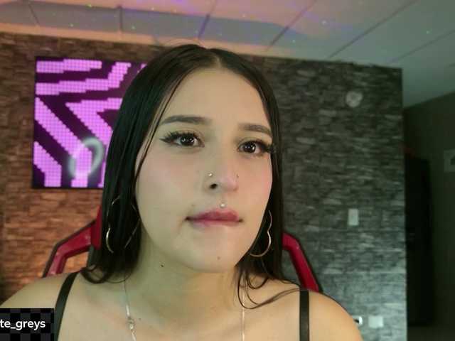 Charlotte-greys live cam on BongaCams