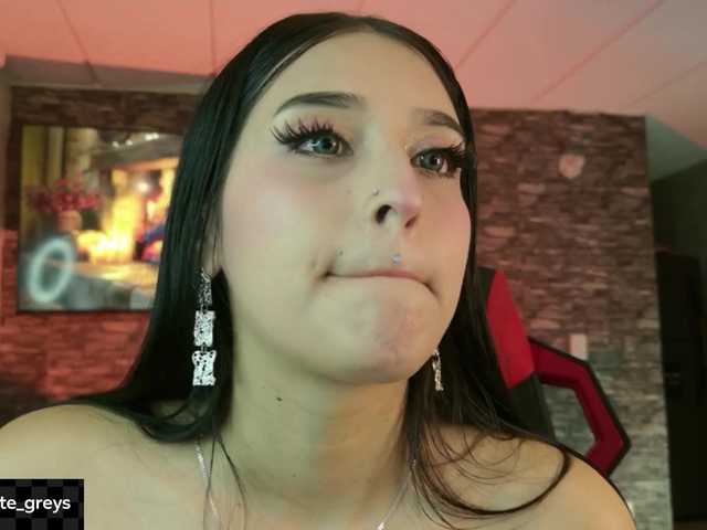 Charlotte-greys live cam on BongaCams
