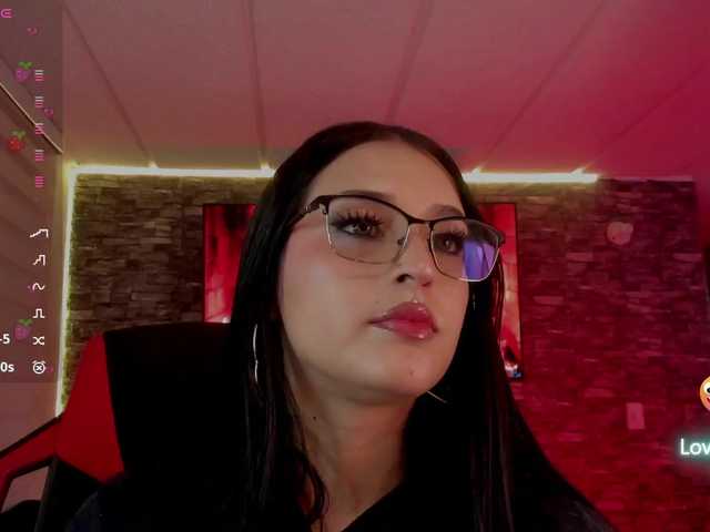 Charlotte-greys live cam on BongaCams