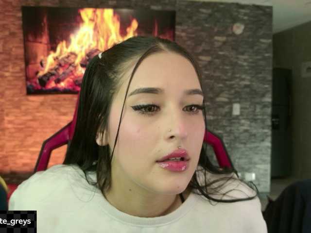 Charlotte-greys live cam on BongaCams