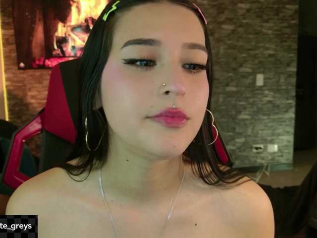 Charlotte-greys live cam on BongaCams