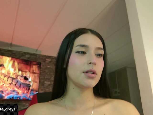 Charlotte-greys live cam on BongaCams