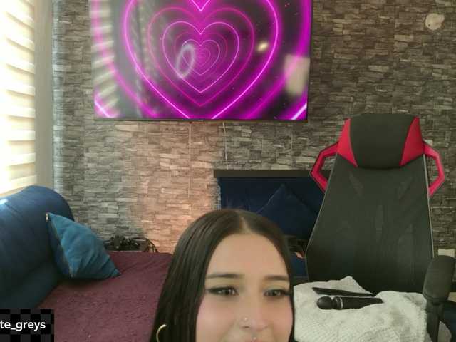 Charlotte-greys live cam on BongaCams