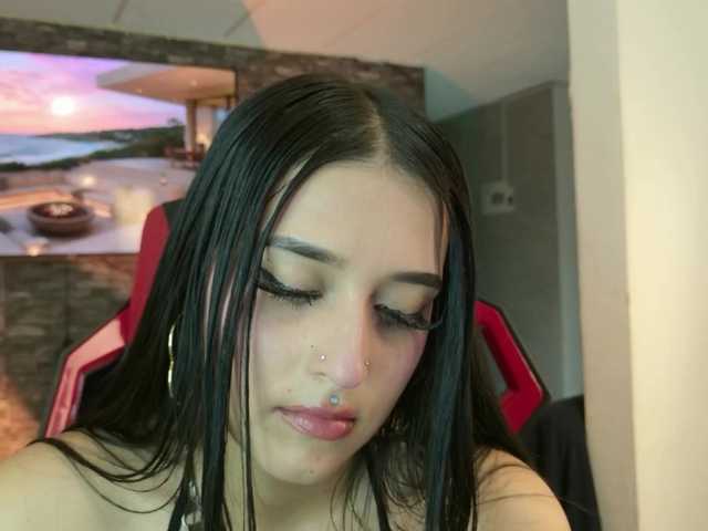 Charlotte-greys live cam on BongaCams